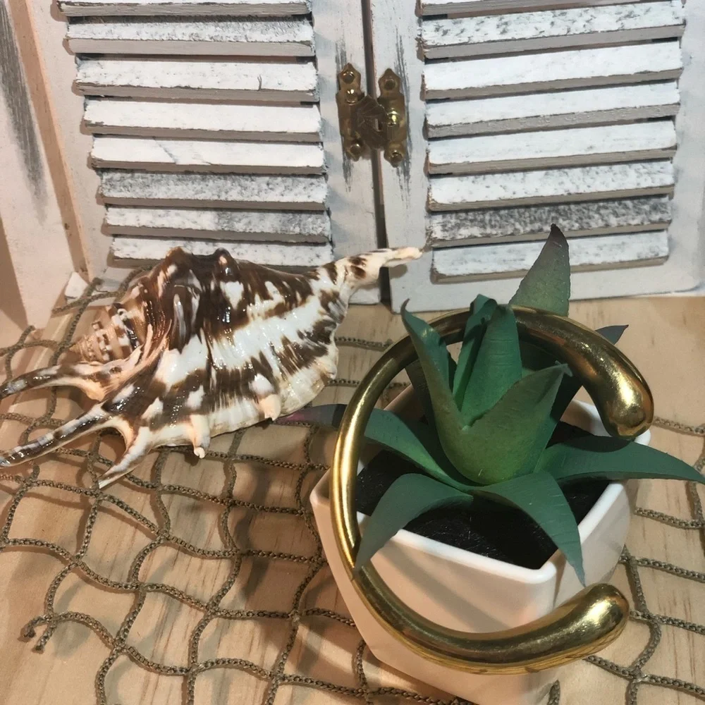 Goldtone High Quality Fashion Bracelet - Picture 6 of 8